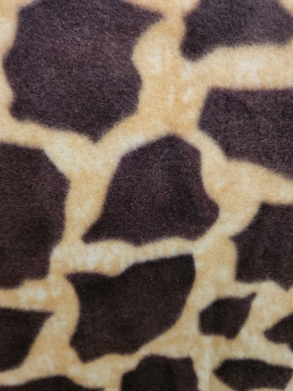 💛BUNDLE DEAL⬇️ 1 Yard – $9/Yard ($9 Total) – Giraffe Print Fleece Fabric